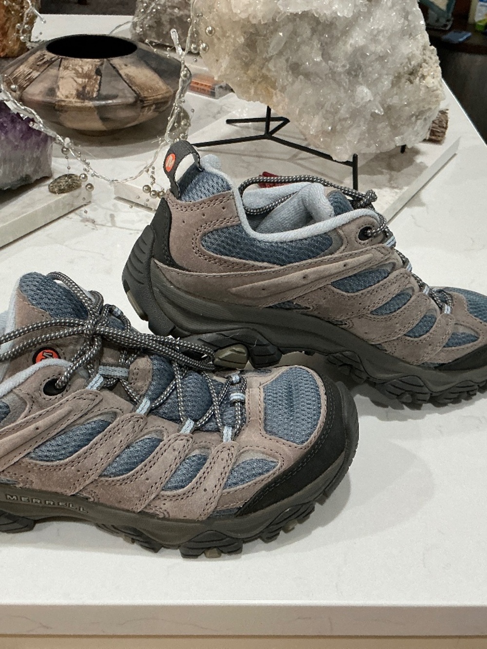 Merrell womens hiking shoe / size 9/ blue & tan